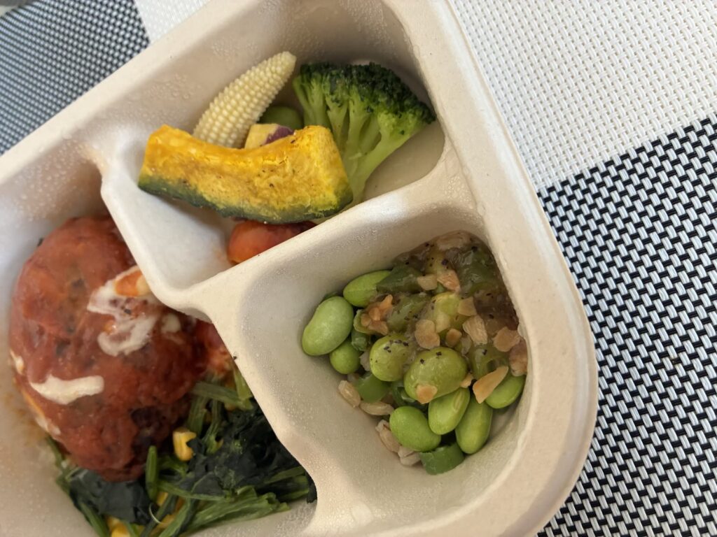 枝豆ガーリックペッパーと温野菜サラダ