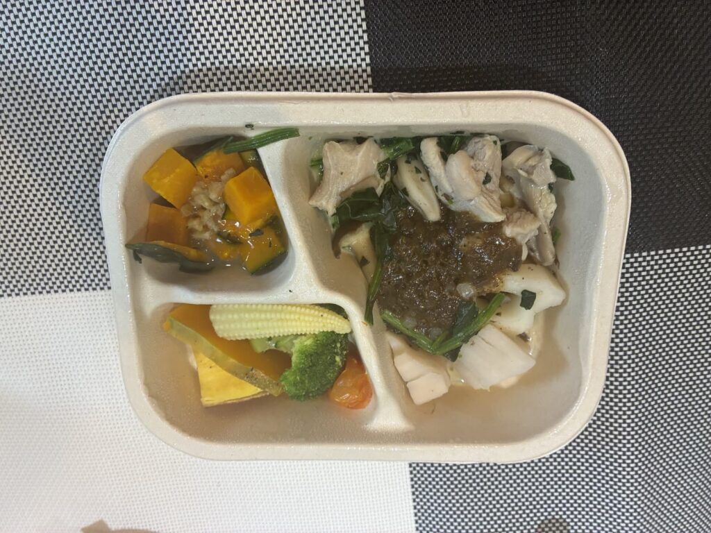 600Wで6分温めたグリーンスプーンのデリ弁当